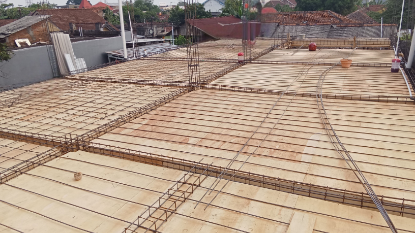 Como decidir entre lajes treliçadas, maciças e nervuradas para garantir eficiência e segurança em construções residenciais.