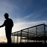 Paulo Roberto Gomes Fernandes aborda como novos métodos construtivos ganham destaque, oferecendo soluções inovadoras para enfrentar os desafios de segurança no setor de engenharia.